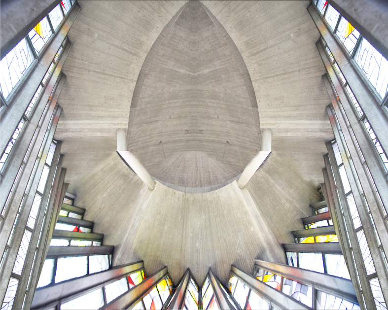 Ludwigskirche Freiburg, Deckenuntersicht (Montage Bastian Müller, 2011)